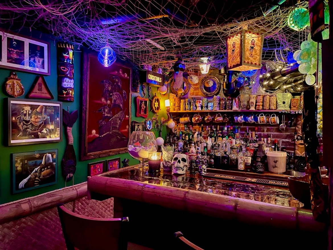 Karm-A-Kahliki tiki bar interior